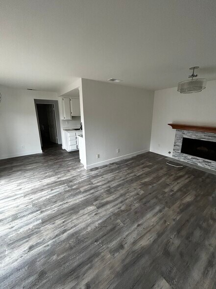 Building Photo - 6516 College Grove Dr
