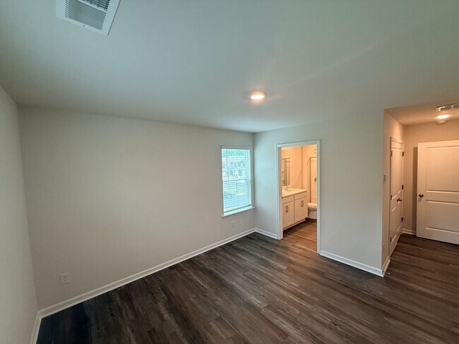 Building Photo - 5167 Hyrule Dr