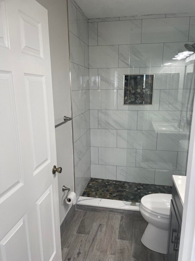 Building Photo - 3031 SE Aster Ln