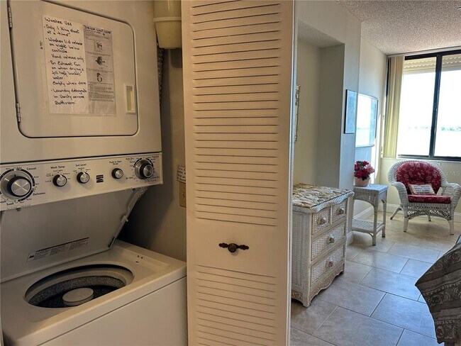 Building Photo - 6295 Bahia Del Mar Cir