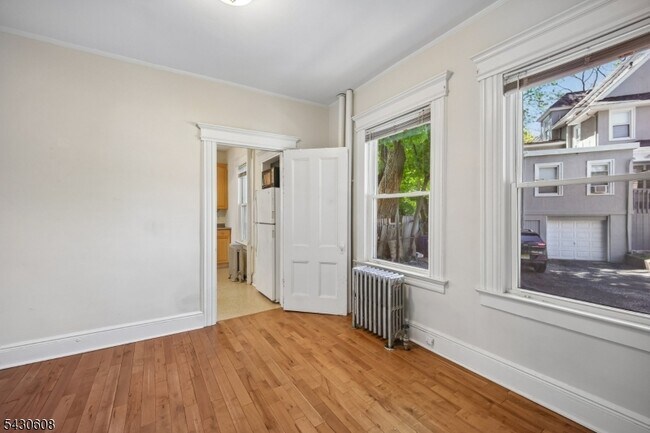 Building Photo - 76 Montague Pl
