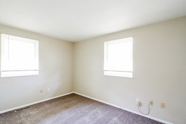 Building Photo - 1706 W Loveland Ave
