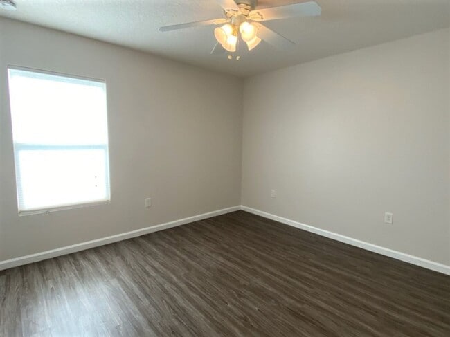 Building Photo - Beautiful 3 Bedroom Port Orange Home!