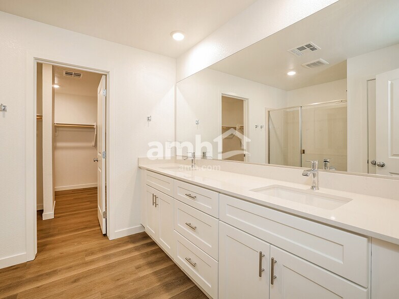 Building Photo - 2481 Dolly Ave