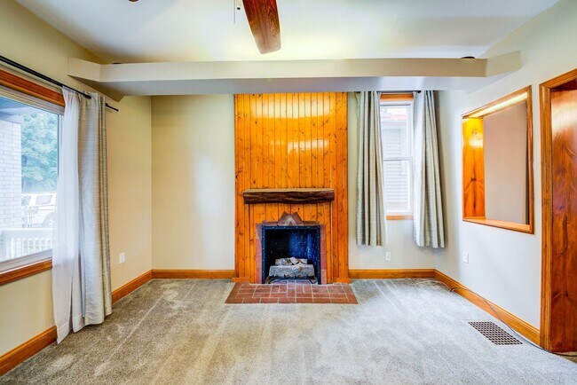 Building Photo - Stunning 3 bedroom home in Bon Air availab...