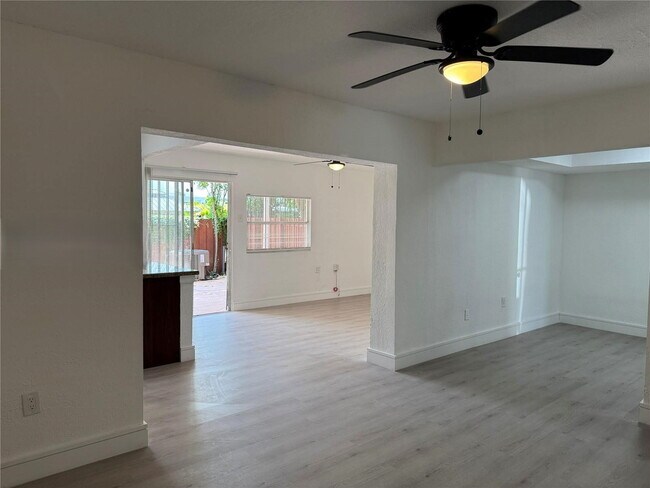 Building Photo - West 81st Place, Hialeah, FL 33014 - 4 BR 2.5 BA townhouse