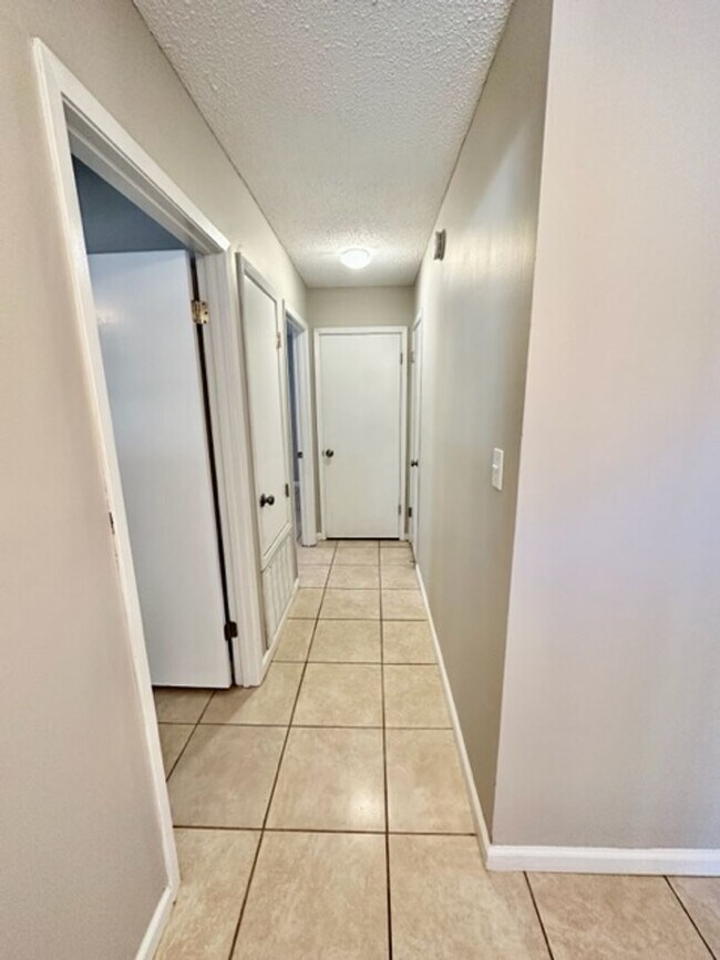 Building Photo - Spacious 3 Bedroom Duplex for Rent in Nice...