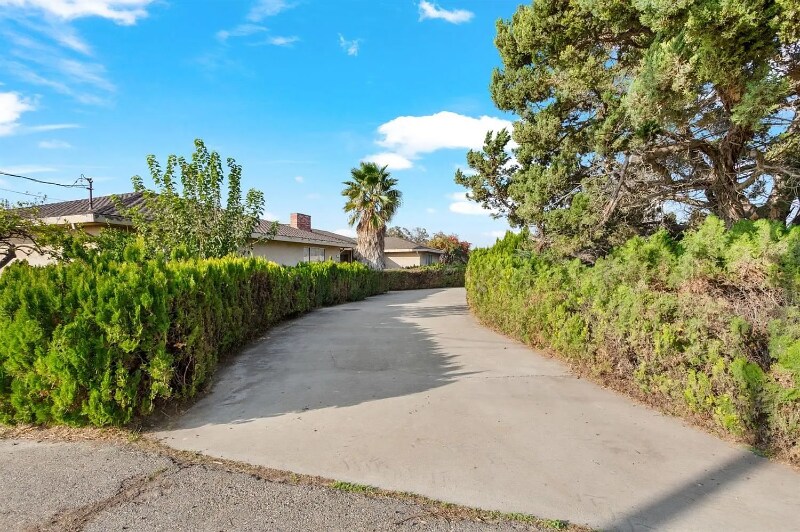 Building Photo - 2507 Golf Rd