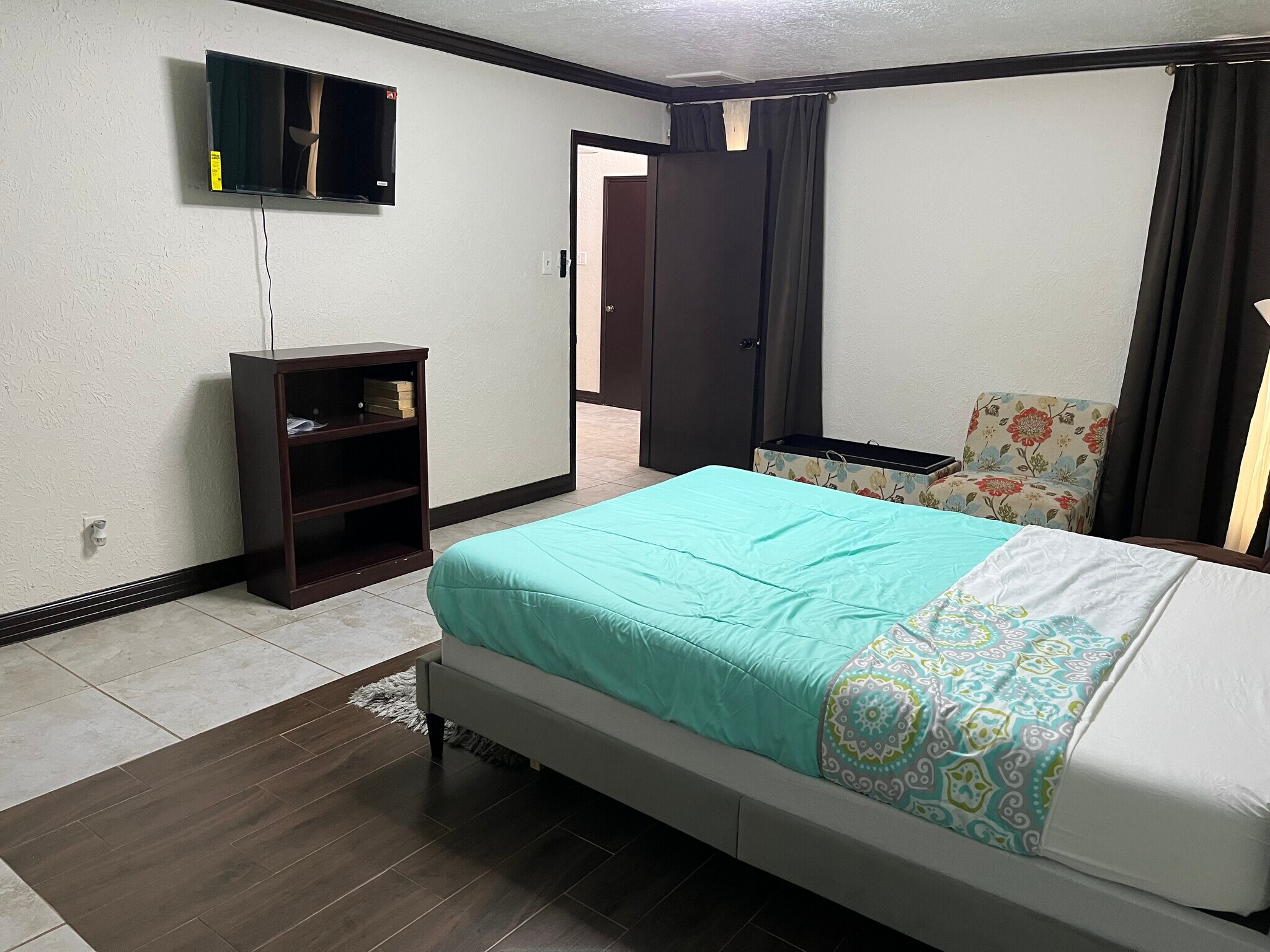 Building Photo - 3503 Canterbury Dr