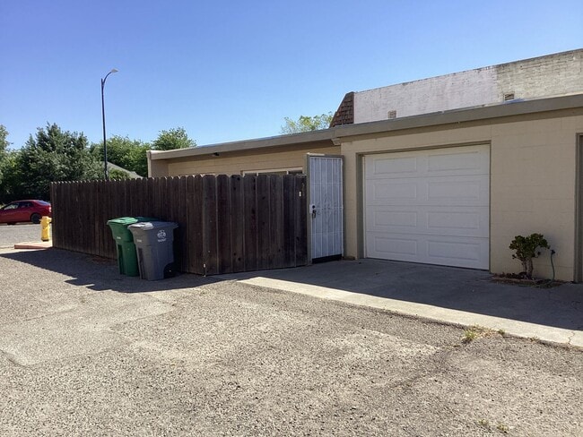 Building Photo - Very Nice One Bedroom Home Now Available In Gustine