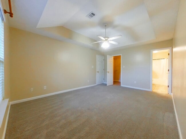 Building Photo - Two Bedroom End Unit Townhome in Evans!