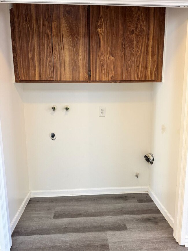 Building Photo - RENT SPECIAL!! $500 OFF SECOND MONTH RENT - Spacious 3 Bedroom 2 Bath Condo in Hawaiian Gardens