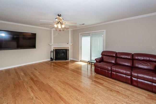 Building Photo - 2 Bedroom 1 Bath Condo in The Park at Rive...