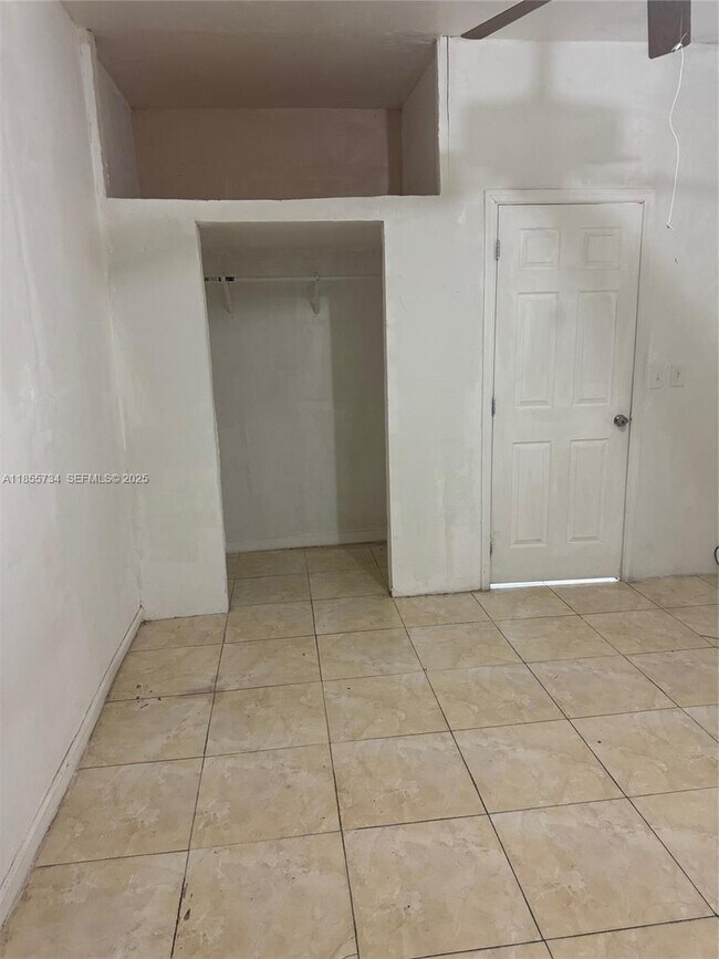 Building Photo - 401 NE 174th St