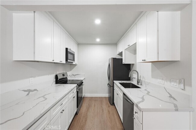 Building Photo - 374 Miraleste Dr