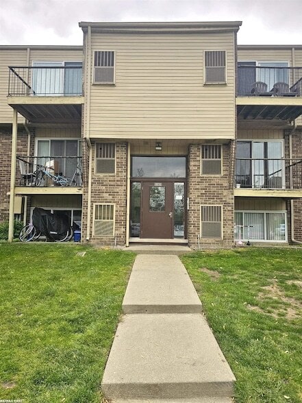 Building Photo - 38255 Fairway Ct