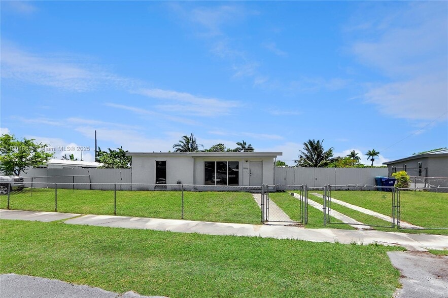 Primary Photo - 11040 SW 52nd Dr