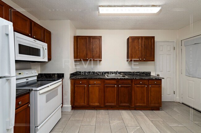 Building Photo - 3 BR 2 BA Home with Fenced Yard & Carport