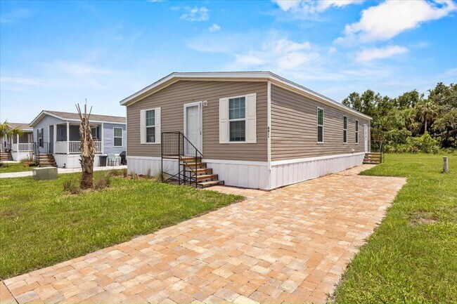 Building Photo - 6680 Hidden Oaks Dr