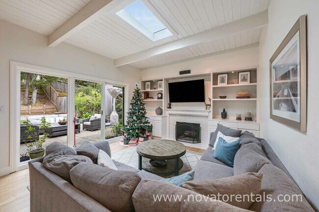 Building Photo - 44 Trish Dr