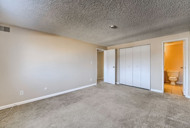 Building Photo - 130 E Highline Cir