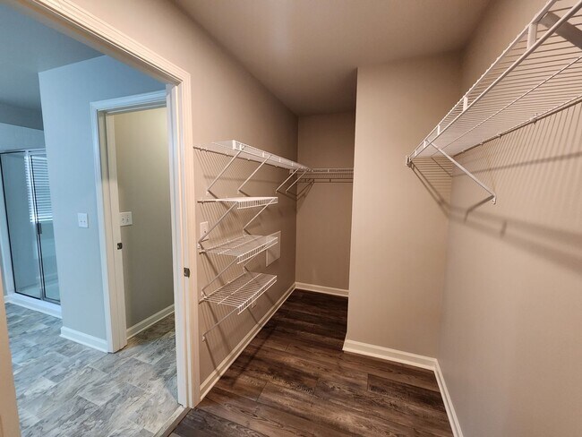 Building Photo - 5 Bedroom 3 Bath 2 Car Garage in Forsyth C...