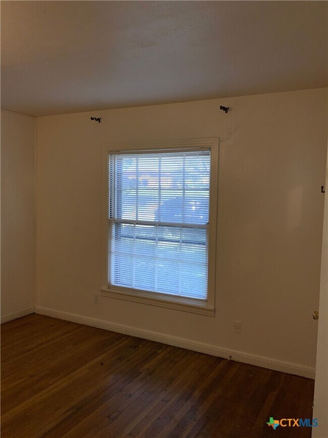 Building Photo - 1308 Fairview Dr