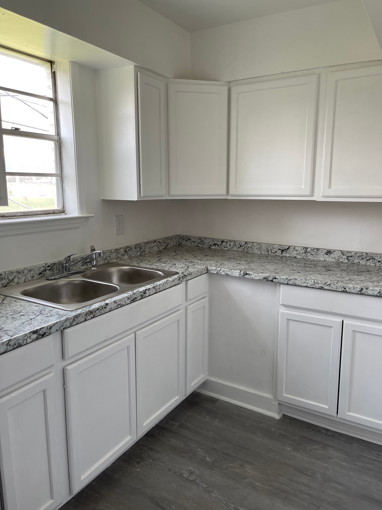 Building Photo - 35 N Idlewild St