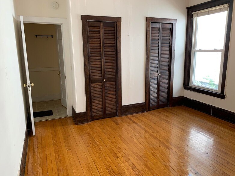 Building Photo - 1037 Jenifer St