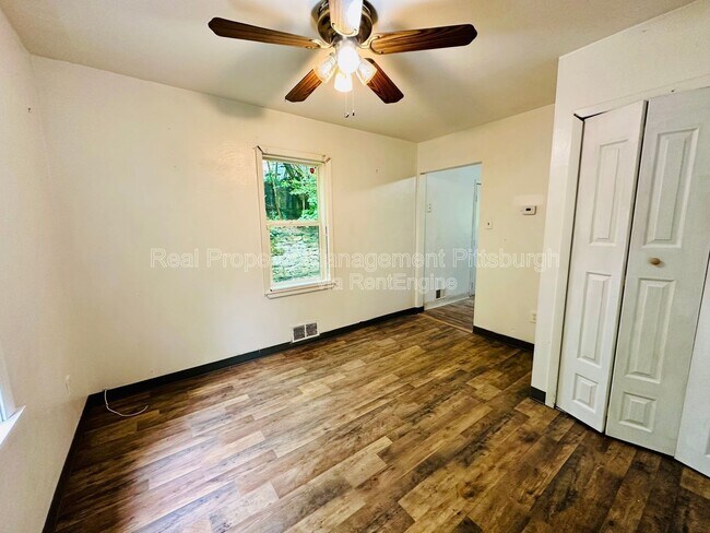 Building Photo - 1721 Scott St