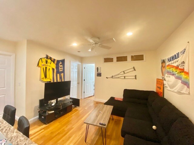 Building Photo - 62 Egmont St