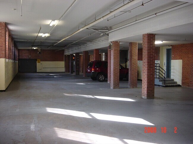 Building Photo - 147 Rawson Rd