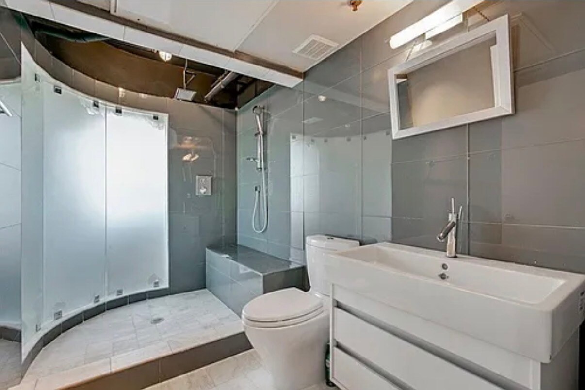 Building Photo - 3110 Thomas Ave