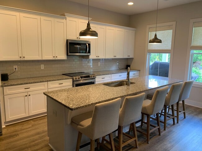 Building Photo - Owens Crossing Townhome