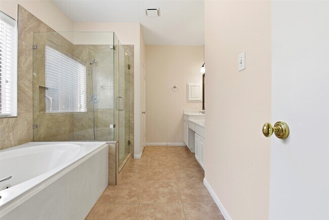 Building Photo - 14722 Trailbrook Dr