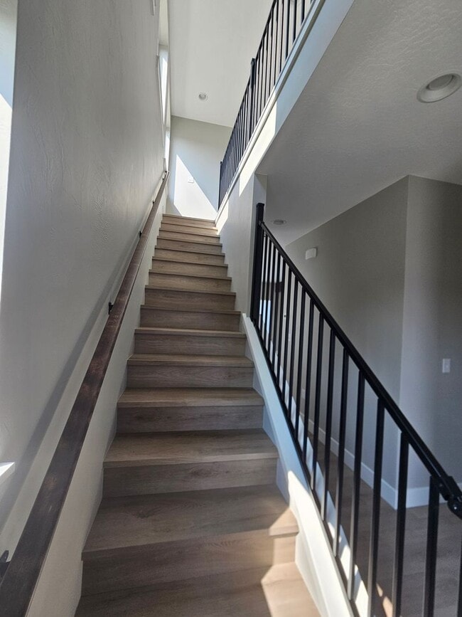 Building Photo - Brand New Townhome