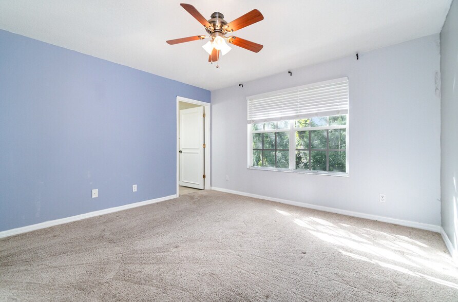 Building Photo - 1030 Loch Vail