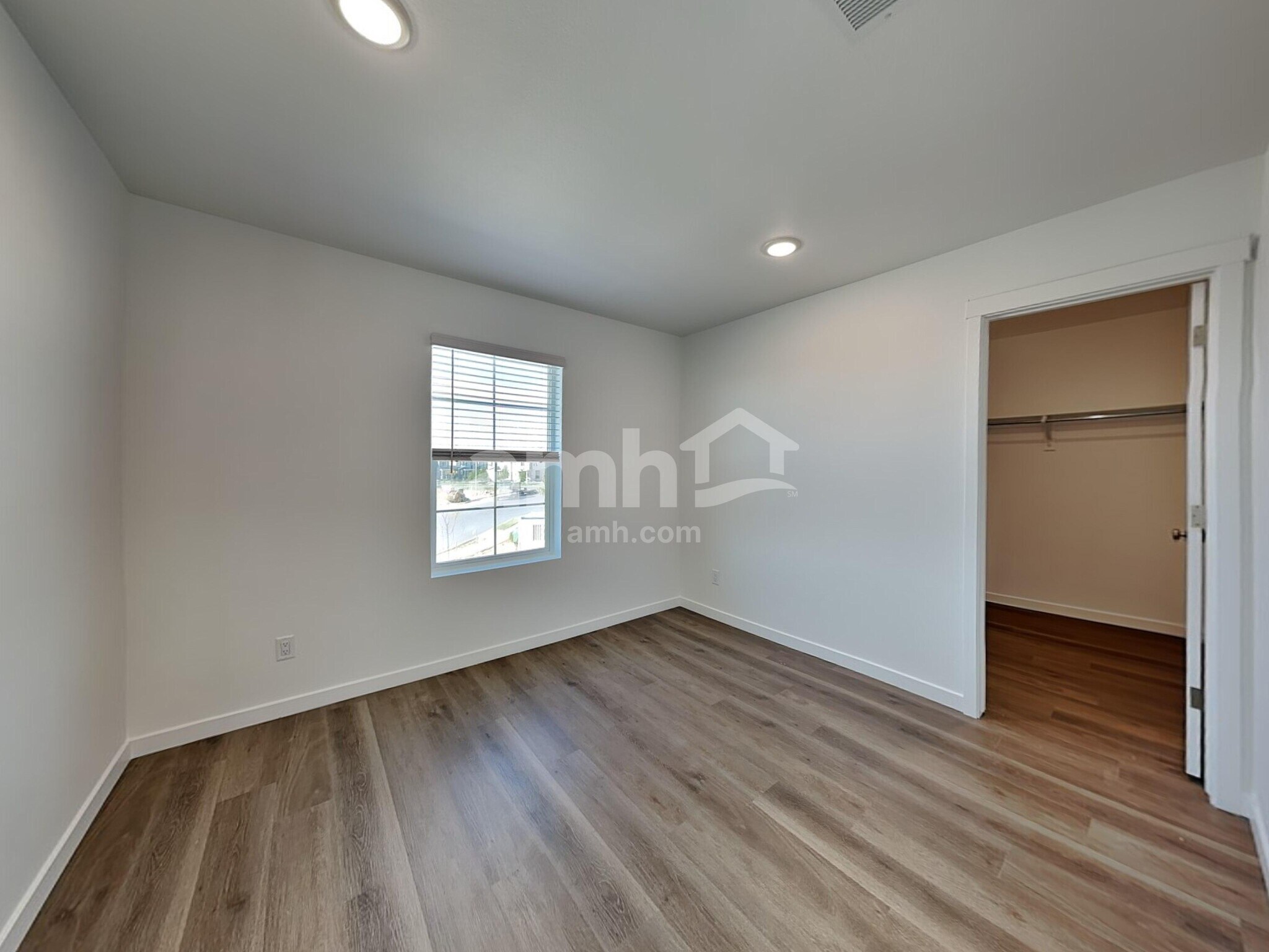 Building Photo - 340 N Addison Way