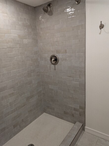 Building Photo - 122 S Hardy Dr