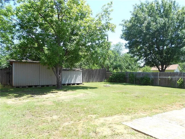 Building Photo - 606 Crane Dr