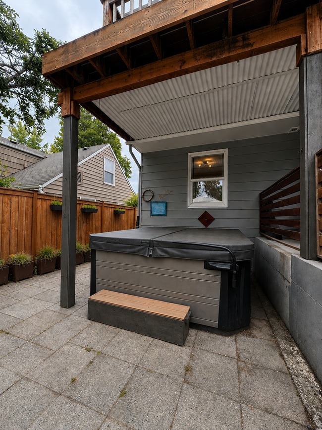 Building Photo - Laurelhurst Home