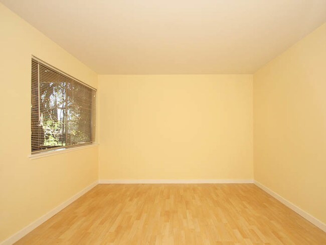 Building Photo - 431 Dinahs Ct