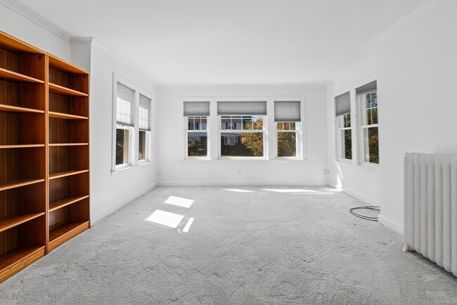 Building Photo - 64 Presidents Ln