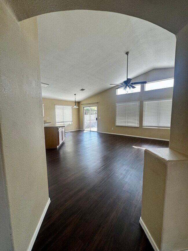 Building Photo - FOR RENT