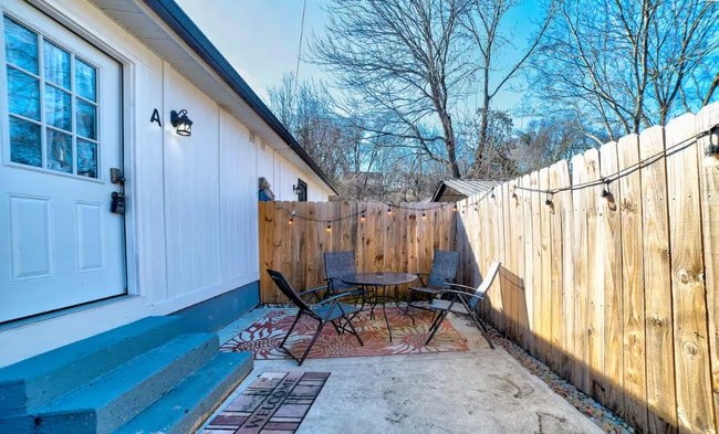 Building Photo - 2417 Glenrose Ave