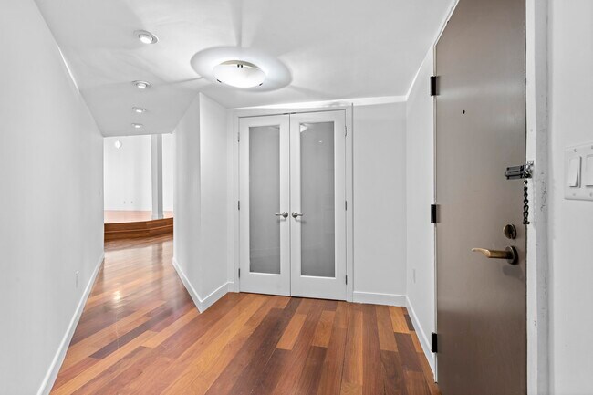 Building Photo - 299 Pavonia Ave