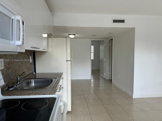 Primary Photo - 2401 Van Buren St