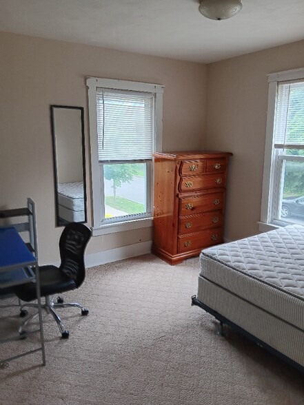 Building Photo - 18 Harrington Ave