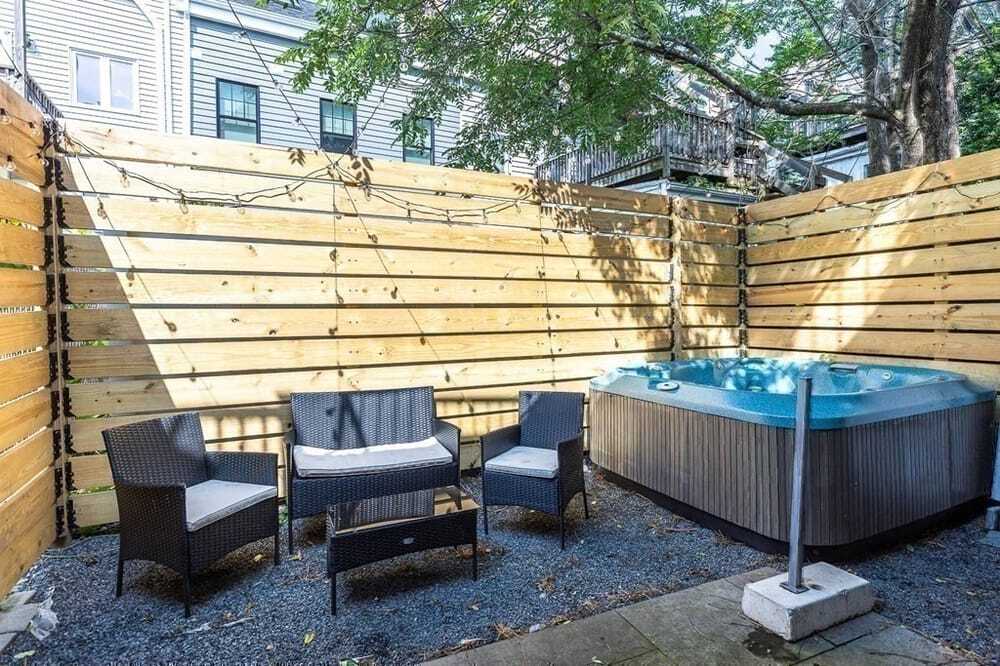 Building Photo - 142 W 8th St