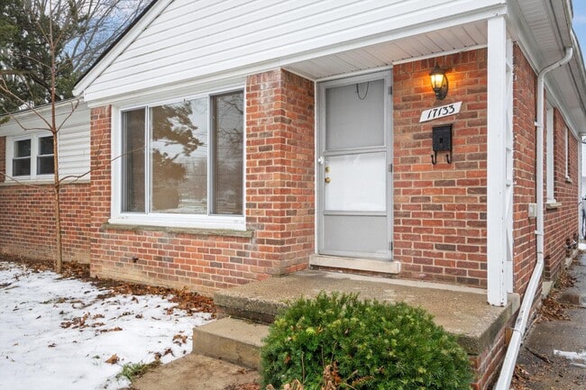 Building Photo - 17133 Delaware Ave